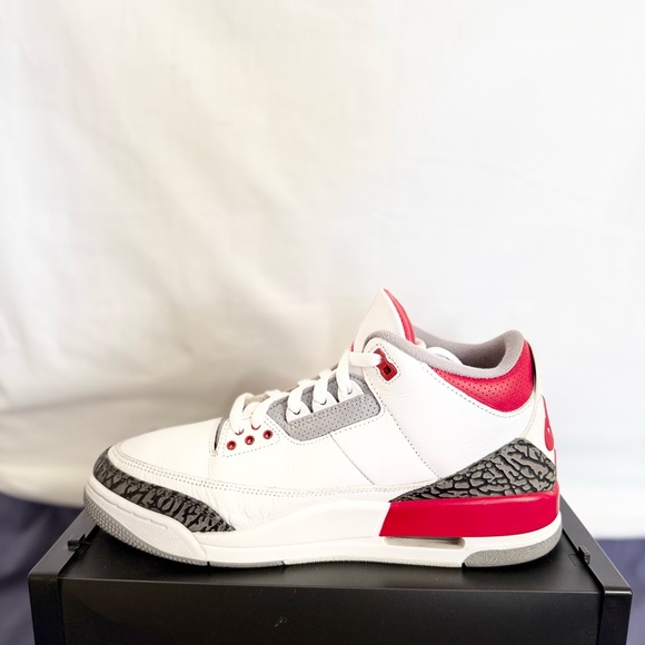 AUTHENTIC Jordan 3 Retro Fire Red size 10.5 DN3707-160 2022 PRE-OWNED - Picture 4 of 8